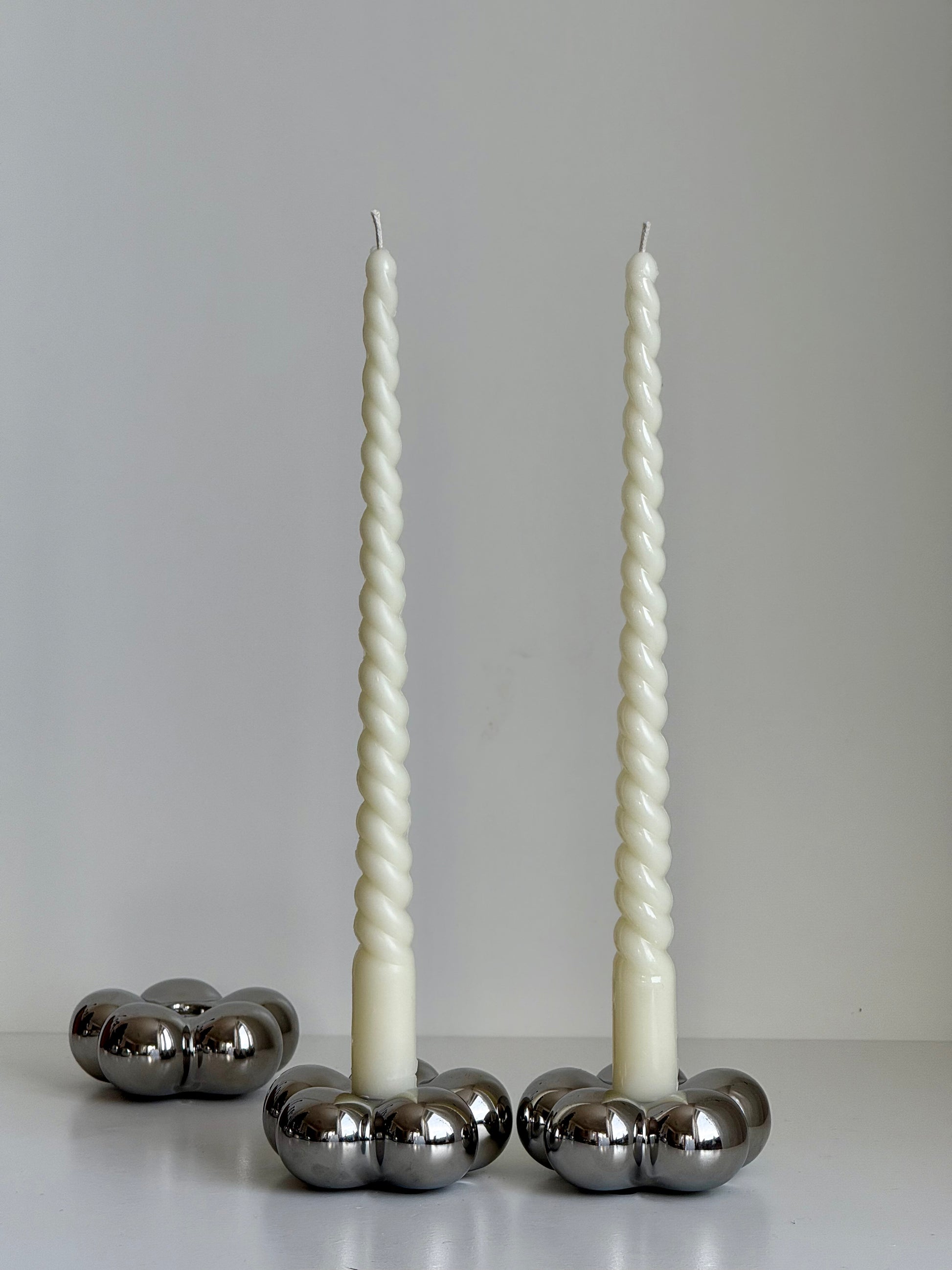 Keramischer Kerzenhalter BLUME mit Kerzen