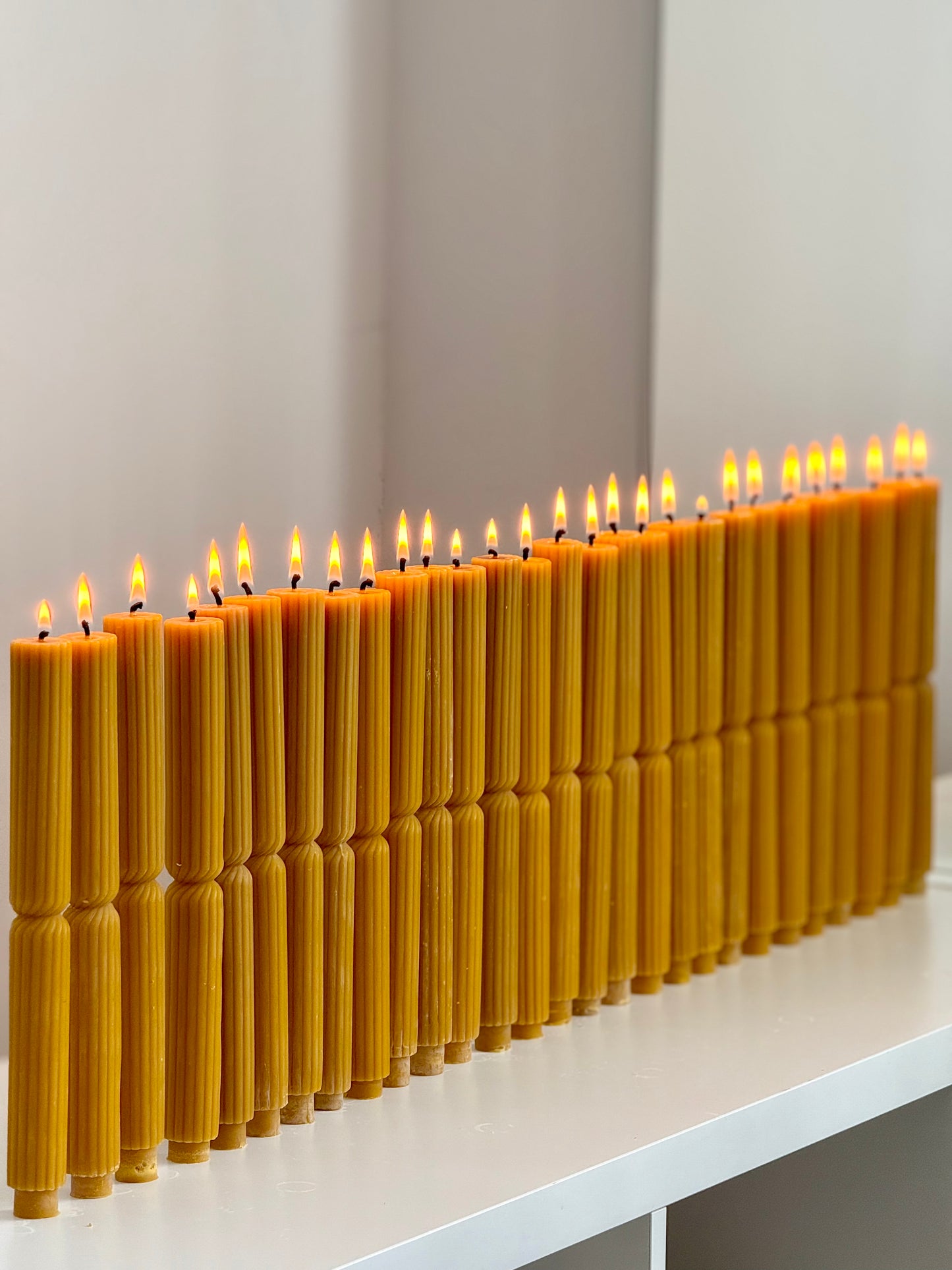 Kerze ATHENS Original Bienenwachs im Interieur